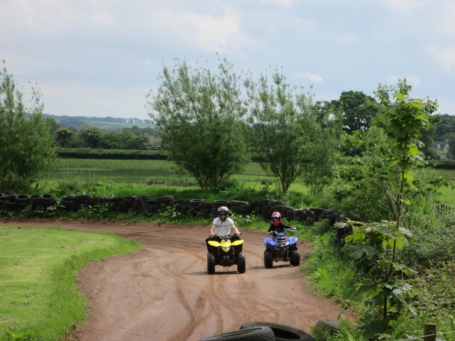  Cuatrimoto circuito con la familia 